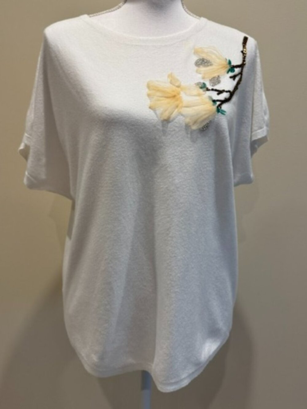 Liv Milano White Short Sleeve Sweater with Beaded Design Size L